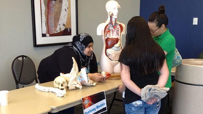 Graduate student Shaima Alothman teaches about the brain at an event in Kansas City, KS.