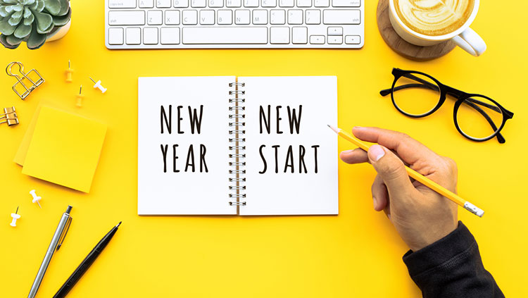 Phrase "New Year, New Start" written in notebook