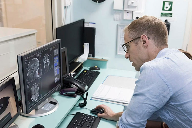 Steve Fleming in lab