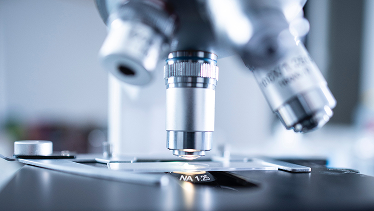 Shallow focus photography of microscope. Photo by Chokniti Khongchum